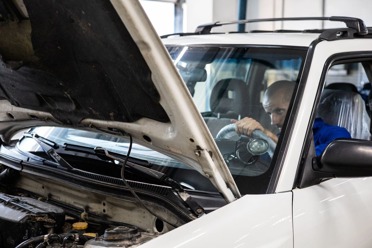Sachverständiger vermisst einen Unfallschaden an der Fahrzeugfront